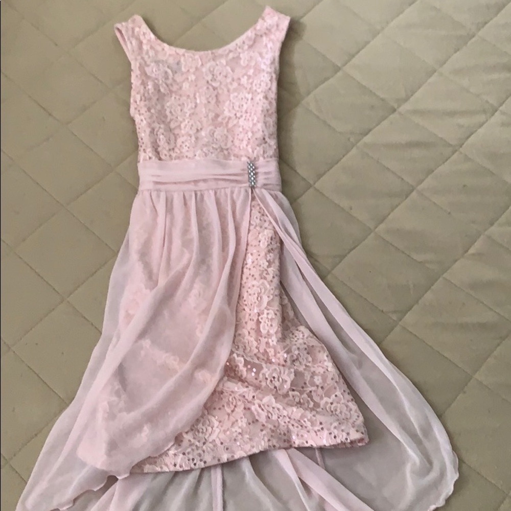 I’m selling this pink nice dress